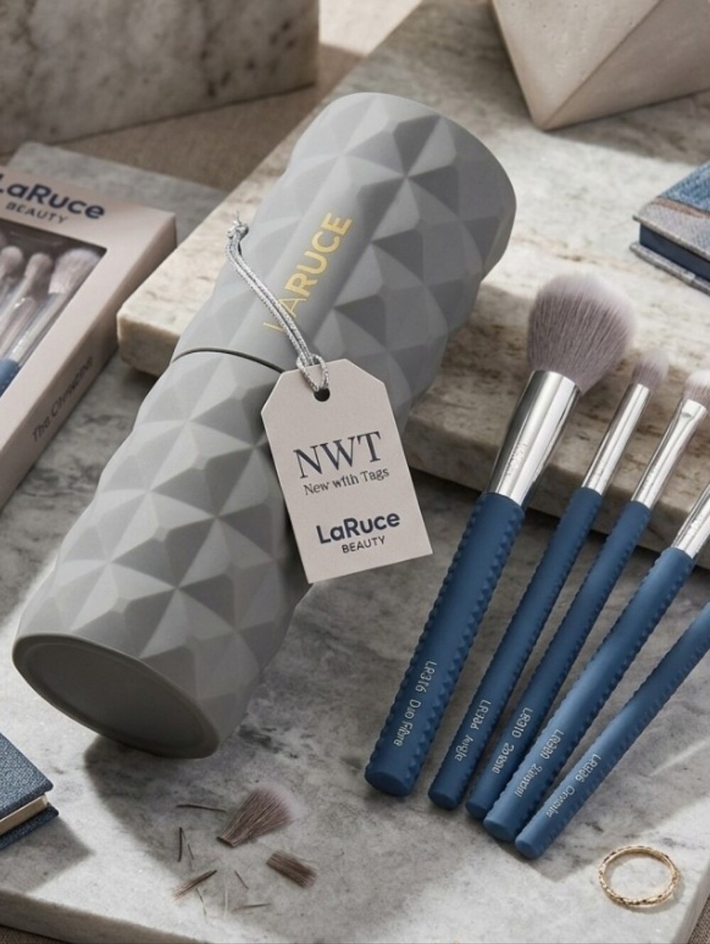 NWT LaRuce Beauty The Christine 5-Piece Makeup Brush Set & Grey Holder Case